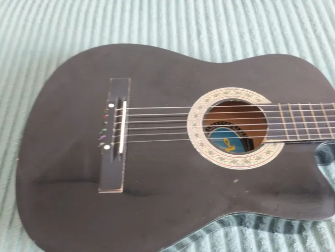 Violão marca Austin antigo mas em bom estado!
