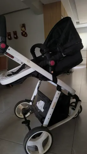 Vendo Carrinho + bebê conforto/ moises