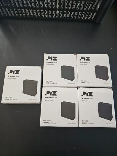 Arandela Slim PIX 4 fachos ajustáveis- kit com 5 un - preta