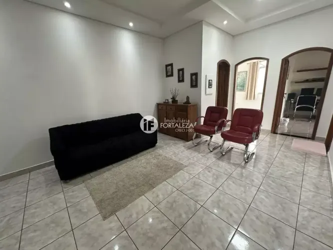 CASA COMERCIAL LOCALIZADA NO BOSQUE