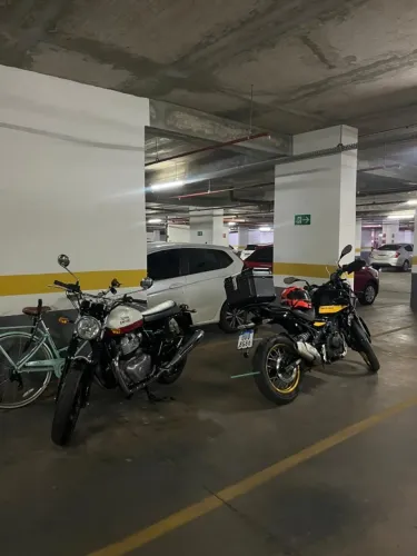 Interceptor 650 Royal