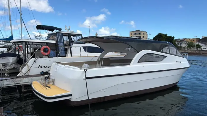 Lancha barco para Passeio ou Charter | Casco Novo | Motor MWM X12 | Ideal para Locação