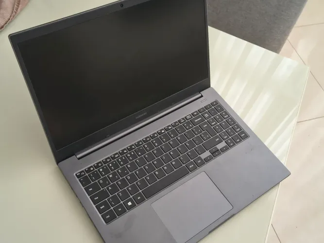 Notebook Samsung 8GB ram i3 11ª geração 128GB armazenamento SSD com careegador original