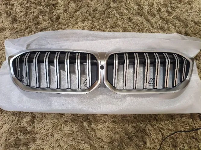 Grade Frontal Original BMW 320i 2026 (G20) - Peça Retirada de Carro Zero
