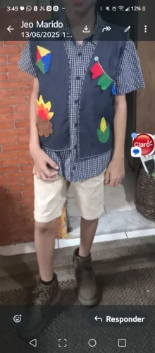 Bota infantil e colete decorado