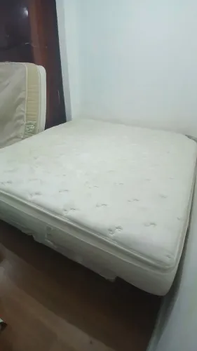 Colchão King Size Simmons - 193 x 203 cm (Possui avarias)