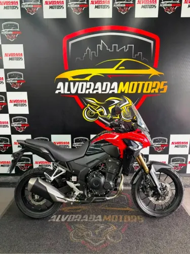 CB 500X 2024 3.355  km apenas. Já emplacada e à pronta entrega