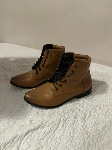 Bota Couro - Arezzo - Nunca usada