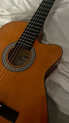 Violão 50$ original perfeito estado ( respondo só WhatsApp)