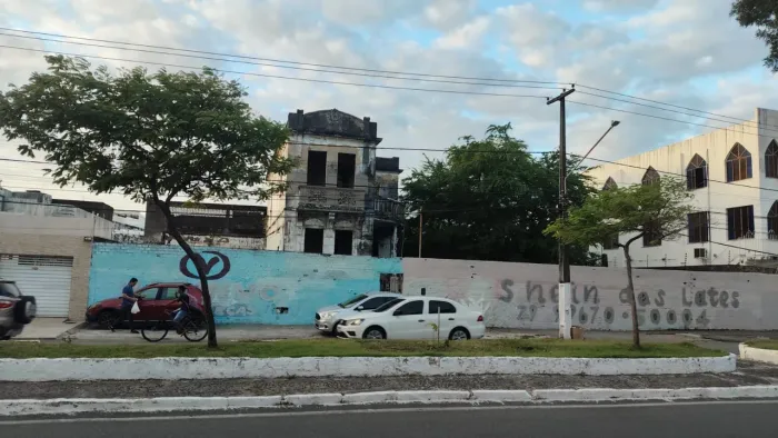 Vendo Terreno na Avenida Simeão Sobral