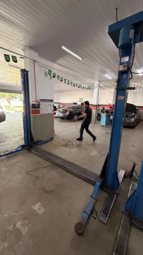 Elevador Automotivo Stahlbox 2.500 kg  Trifásico - Perfeito Estado - Funcionando 100%