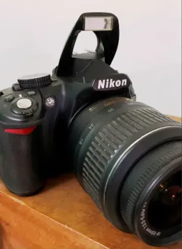 Câmera D3100 Vendo: Câmera D3100 (Acessórios+Case+Cabos+lente+Bateria+Carregador de bateri