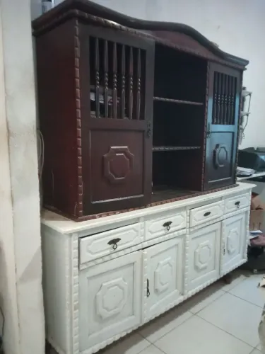 Móvel cristaleira antiga estilo colonial 