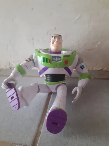 Boneco buzz