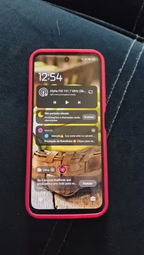 Vendo celular semi-novo poucos tempo de uso