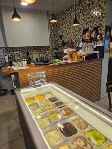Gelateria e Cafeteria no Coração do Centro
