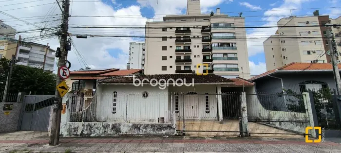 Casa a venda com 3 quartos sendo 1 suíte master e edícula com mais 2 quartos no Balneário