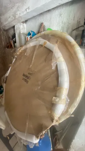 Tampão de mesa redonda vidro off white e com madeira maciça