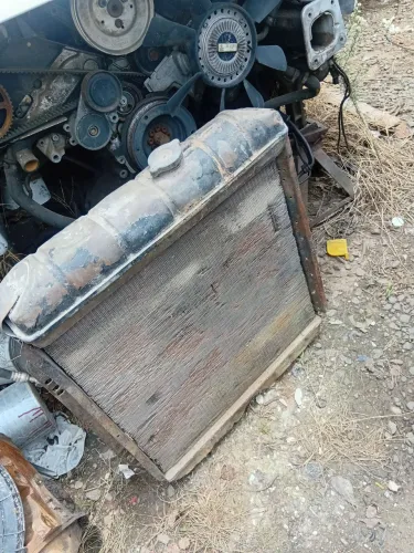 Radiador f100 f350 f600 antigo precisa fazer revisão muito tempo parado caminhão ford
