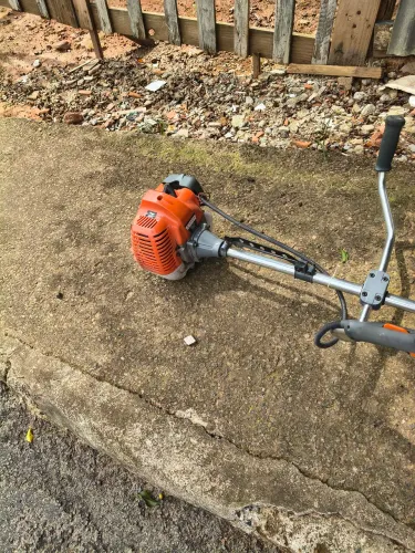 Máquina de roçadeira 