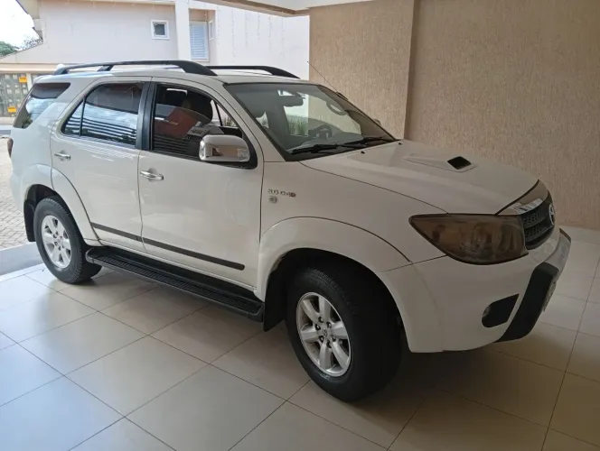 Toyota Hilux SW4 SRV D4-d 4X4 3.0 TDI Dies. AUT 2010