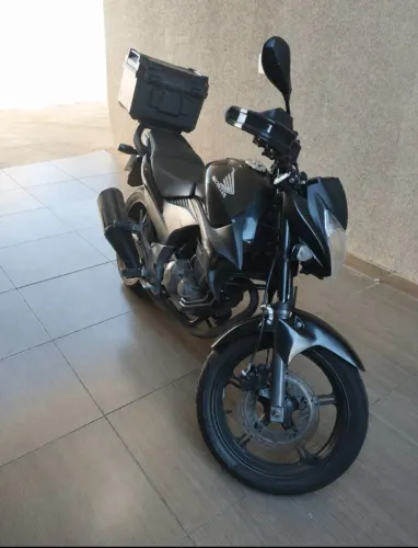 Cb 300 equipada