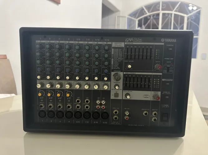 Mixer yamaha EMX512 *