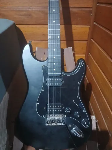 Guitarra Stratocaster Giannini G102 e Cubo Sheldon gt1200
