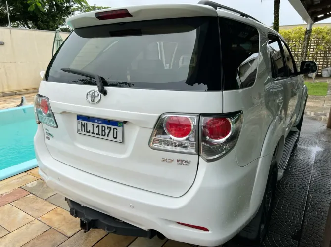 Toyota Hilux SW4 SR 4X2 2.7/ 2.7 Flex 16V Aut. 2014