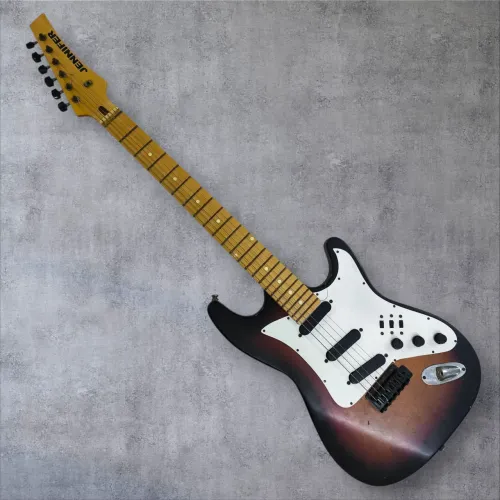 Guitarra Stratocaster Jennifer + brinde