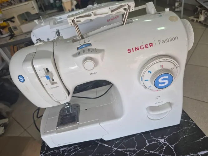 Maquina de costura Singer Fashion