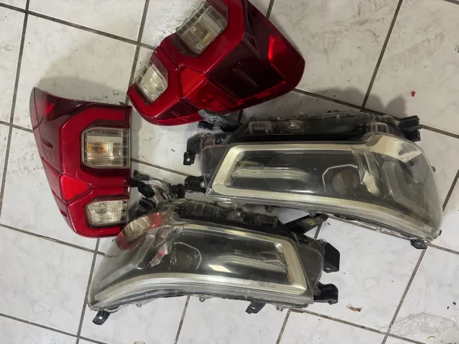 Farol Hilux srx e lanterna 