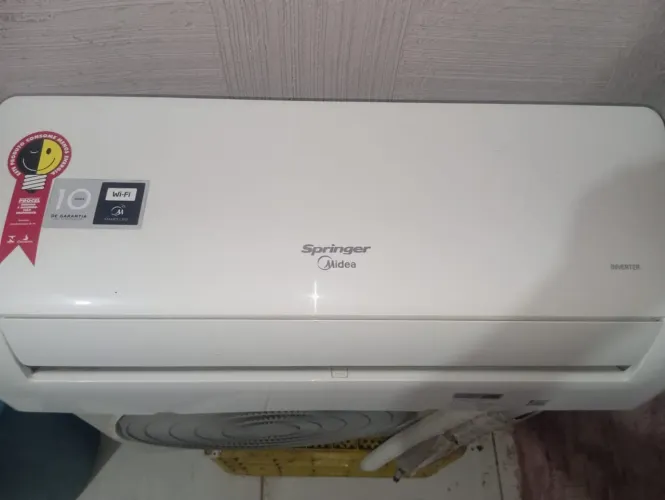 Ar condicionado Springer mídia 12.000 BTUs inverter Wi-fi - funcionando perfeitamente.