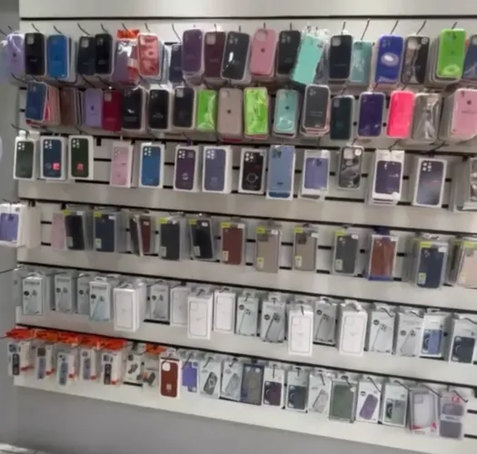 Lote de capinhas para celular. 1.795 Capinhas. Menos de 2,00 por capinha.