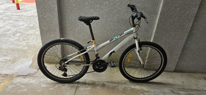 Bicicleta caloi 18 marchas Aro 20