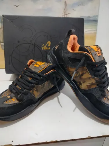 TESLA NINE BLACK CAMU