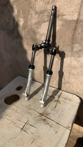 Vendo ou faço trapaça em frente de moto biz ?100?