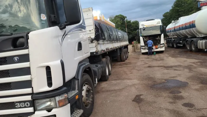 Conjunto Scania 124 360 99 carreta 2011 randon
