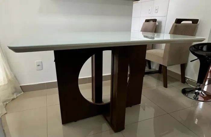 Conjunto mesa tampa de vidro com 4 cadeiras 