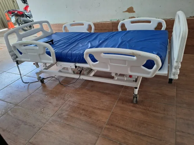 Cama hospitar elétrica usa com 8 movimentos e colchão incluso