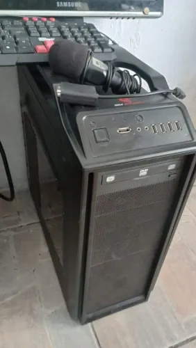 Computador completo, 2 telas, mouse e teclado, microfone e webcam (vender rápido)