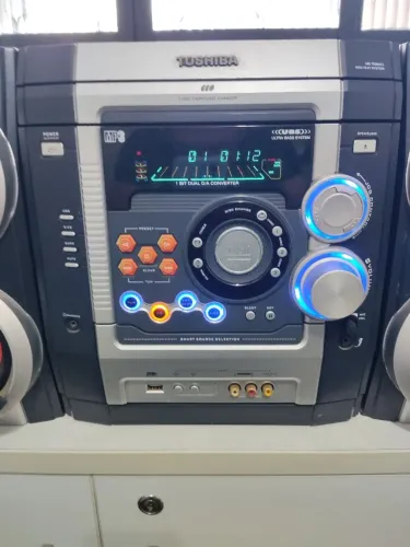 Aparelho de som Toshiba MS 7520MU funcionando
