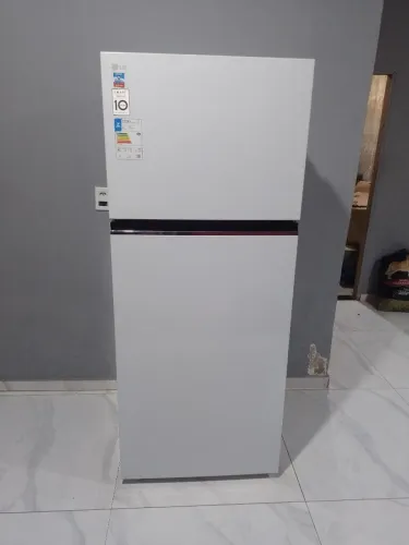Geladeira inverter novinha ainda 1500 dependendo do lugar levo pra vc