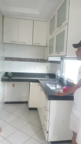 Apartamento 2 andar com 3 quartos ,sala conjugada ,armários de alvenaria na cozinha ,varan