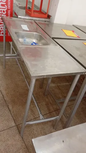 Pia de inox com os pes calvanizado