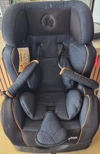 Cadeirinha de carro Fisher Price até 25kg.