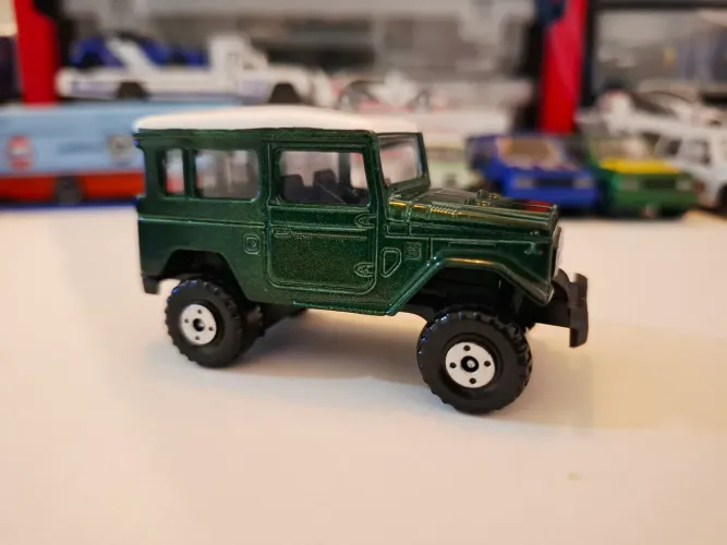 Miniatura Toyota land cruiser FJ40- Majorette