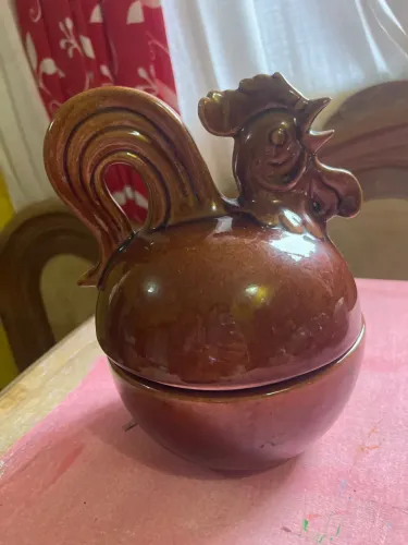 Galinha de porcelana marrom
