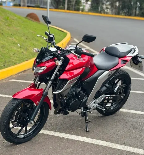 YAMAHA - FZ25 (entrada 10 mil)