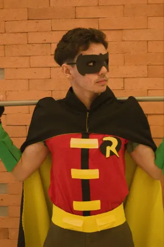 Fantasia Cosplay Robin Jovens Titãs - Tamanho P/M (Adulto)